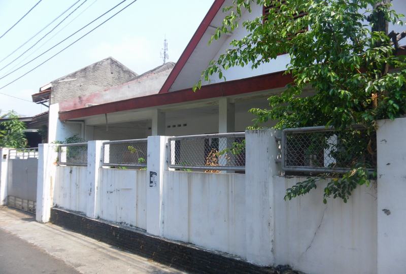 Rumah Dijual di Kebayoran Baru. Ada Branghang. Strategis. Hitung Tanah!!