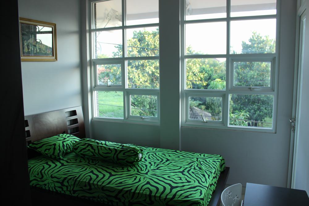 Rumah Dijual di Pondok Indah. Guesthouse 10kt. Income menarik