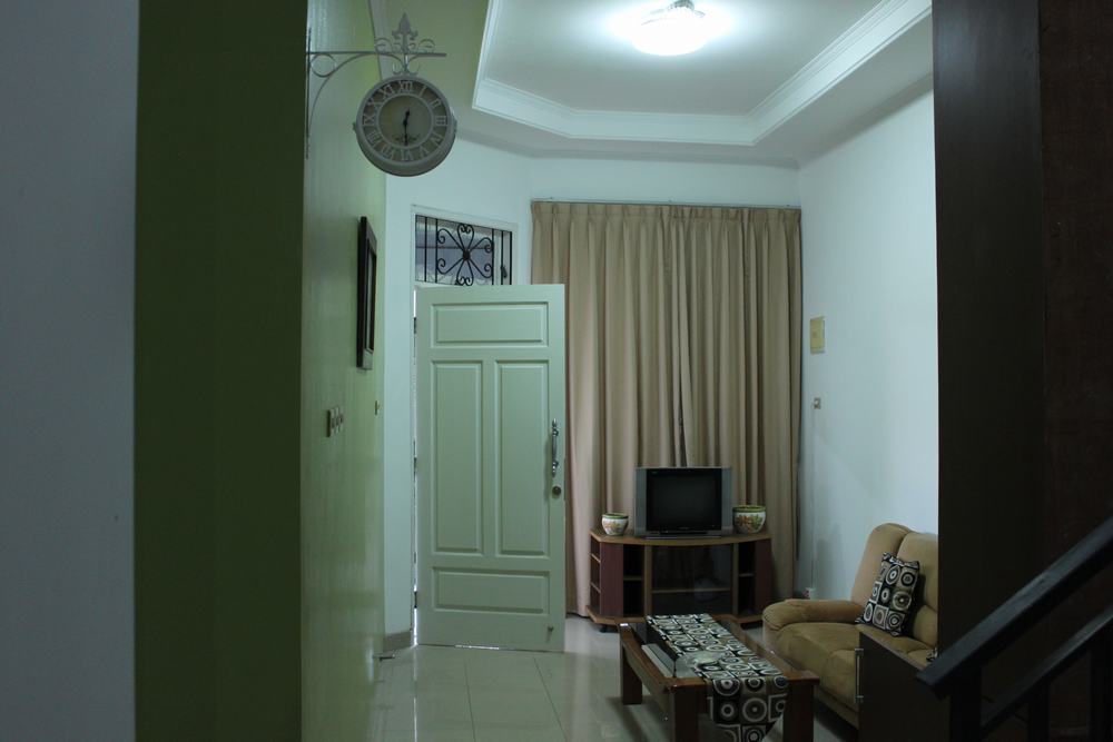 Rumah Dijual di Pondok Indah. Guesthouse 10kt. Income menarik