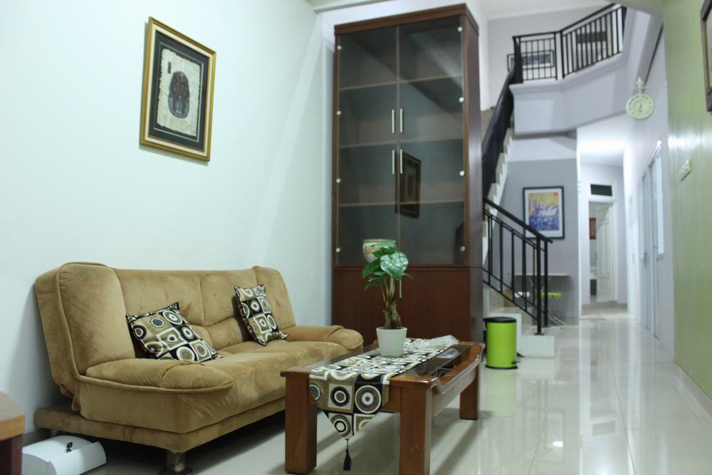 Rumah Dijual di Pondok Indah. Guesthouse 10kt. Income menarik