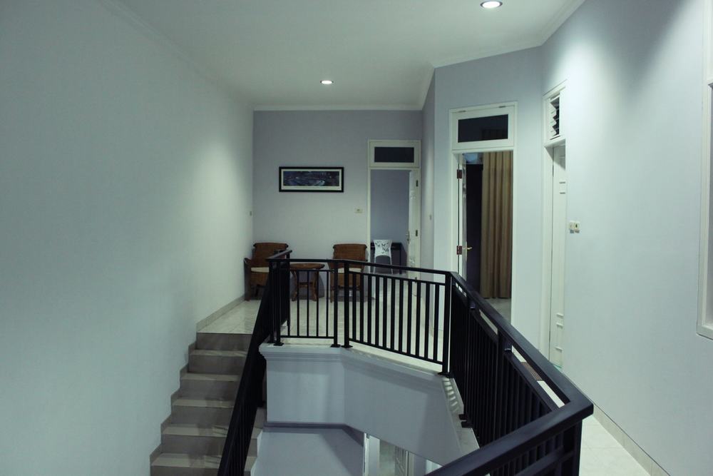 Rumah Dijual di Pondok Indah. Guesthouse 10kt. Income menarik