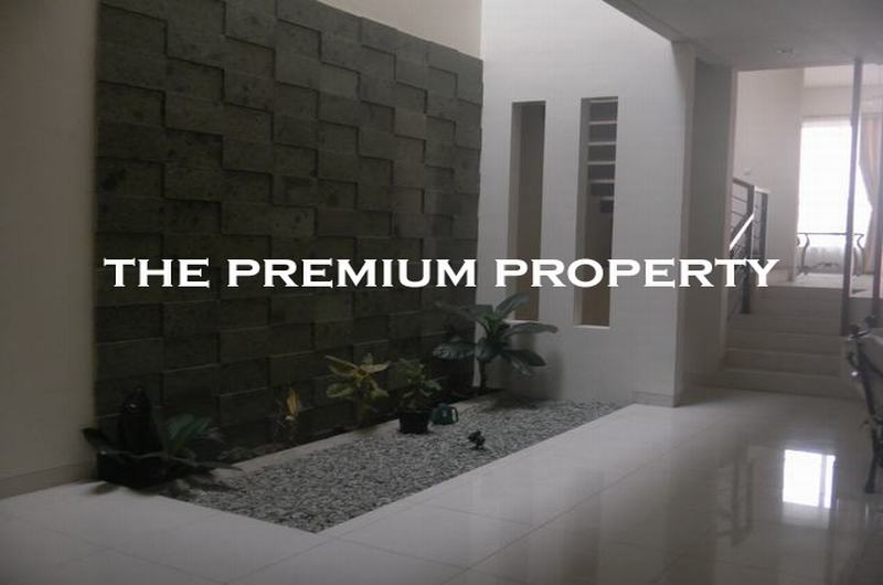 House For Rent @ Pondok Indah. Close to PIM 2 & International School. Furnished