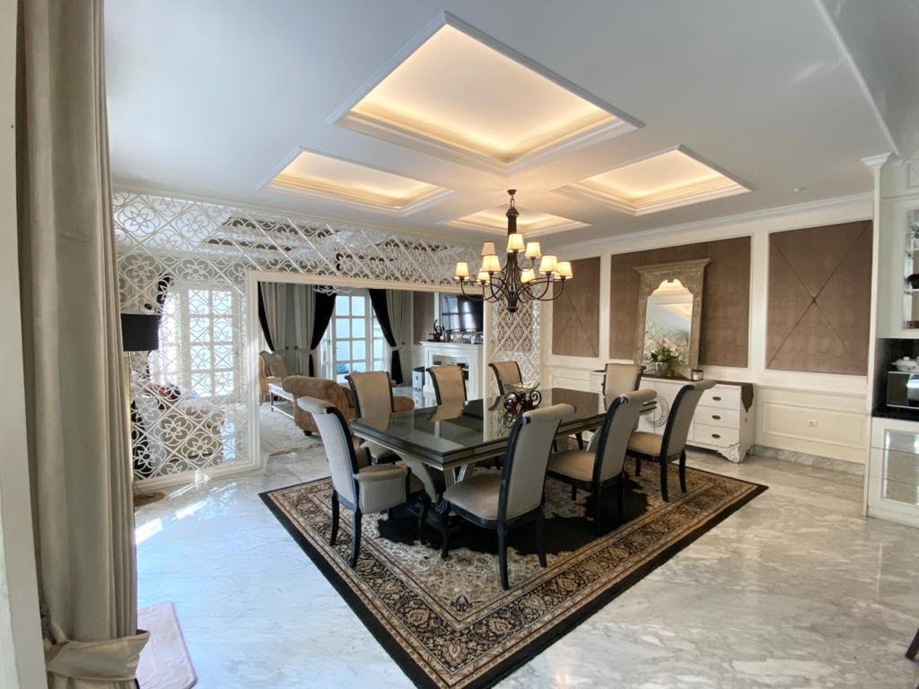 Rumah Mewah di Cilandak, Dekat ke Fatmawati dan MRT. Ada Pool