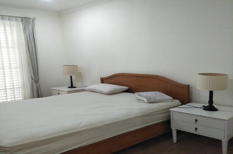 Rumah di Kemang. Dalam Komplek Townhouse. Siap Huni