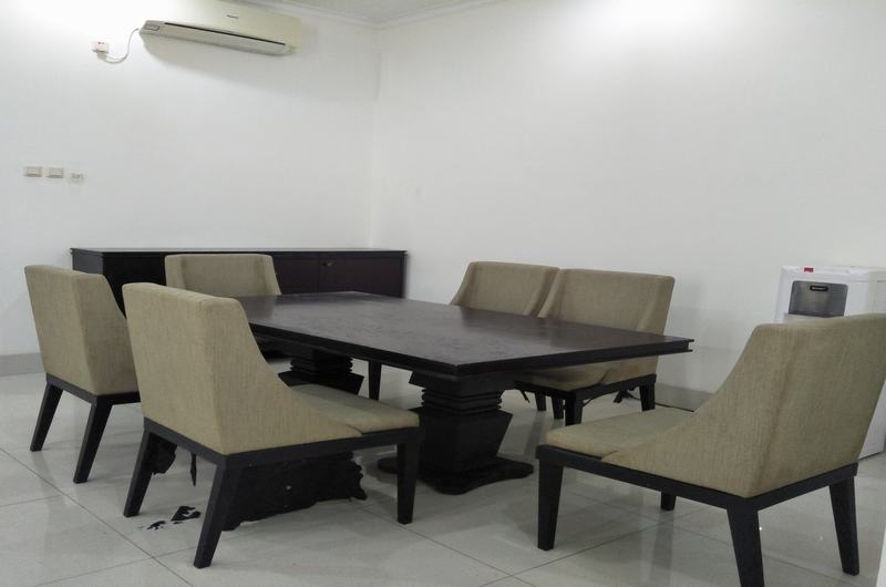 Rumah di Kemang. Dalam Komplek Townhouse. Siap Huni