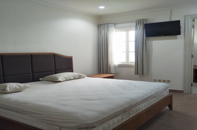 Rumah di Kemang. Dalam Komplek Townhouse. Siap Huni