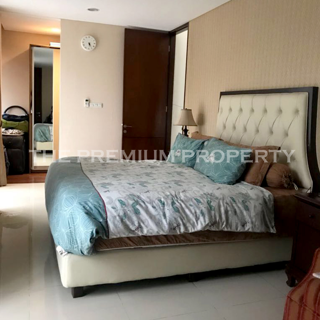 Rumah di Kemang, 144/325, dalam TH, semi furnish, ada pool