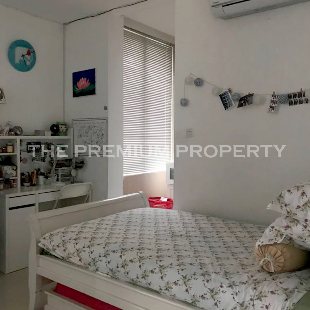 Rumah di Kemang, 144/325, dalam TH, semi furnish, ada pool