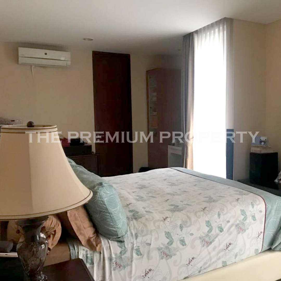 Rumah di Kemang, 144/325, dalam TH, semi furnish, ada pool