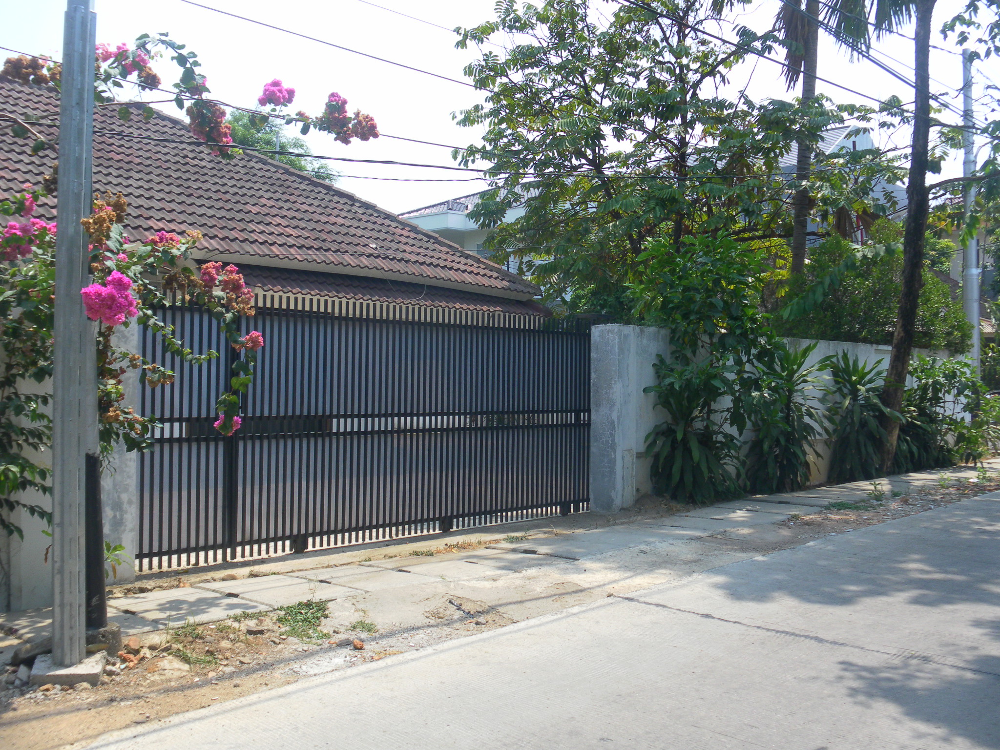 Rumah di Kebayoran Baru, Dekat area Blok M, Senayan. Bisa kantor, Parkir luas