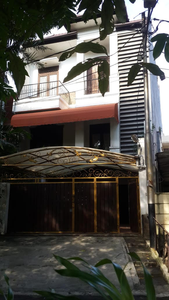 Rumah di Kebayoran Baru, Dekat Dharmawangsa, Wijaya, dan Blok M, Lokasi Asri