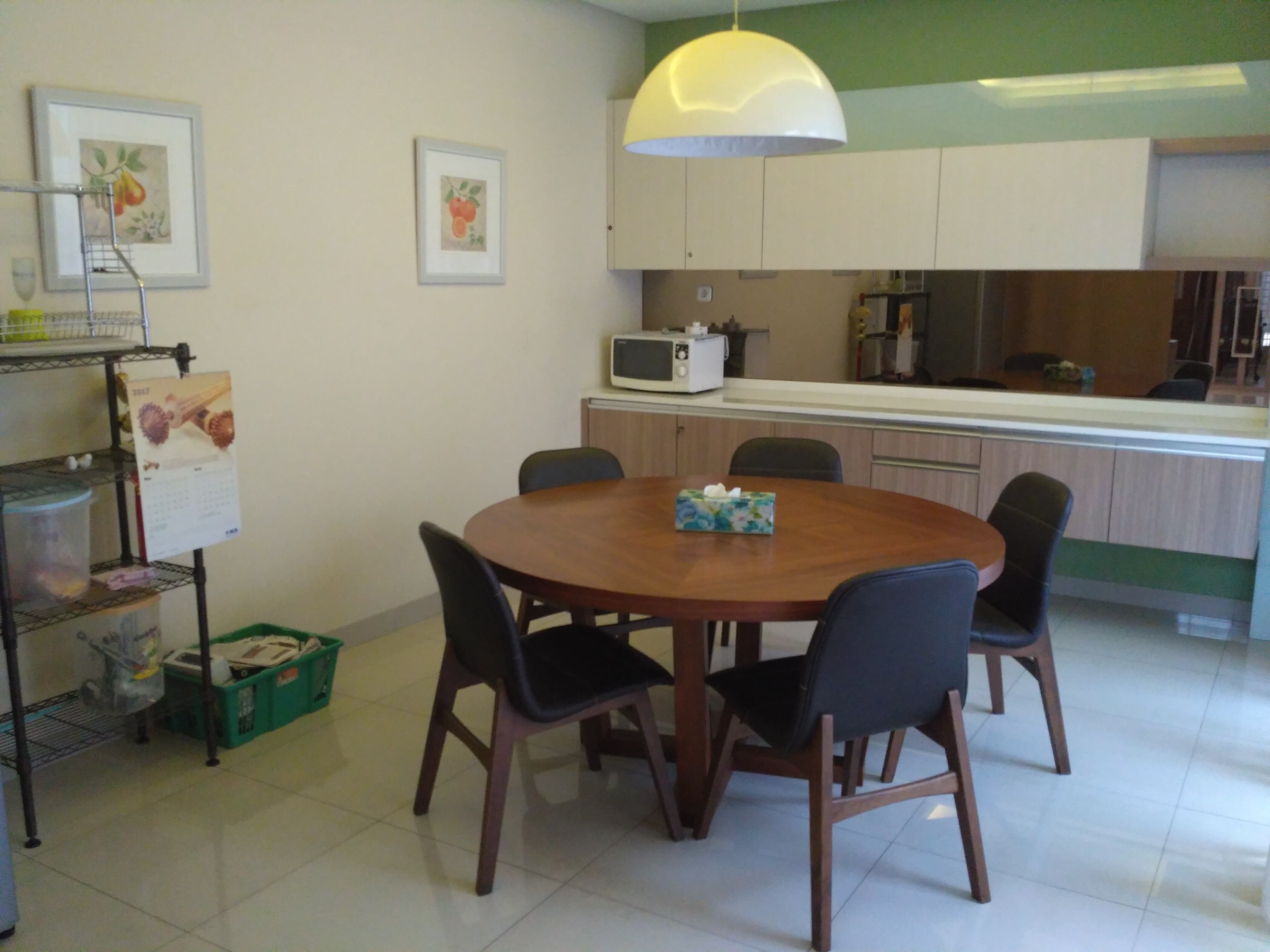 Rumah Di Pancoran. Akses Mudah ke Kuningan, Semanggi, Kalibata, Pasar Minggu dan Jalan Tol. 1,5 Tingkat