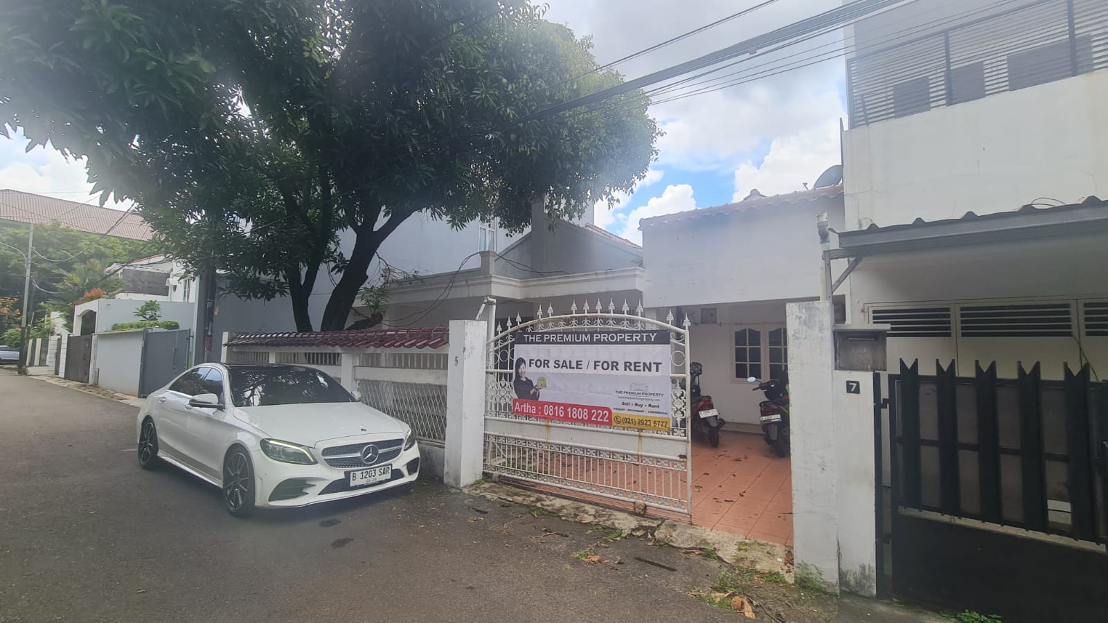 Rumah Murah Hitung Tanah di Kebayoran Baru. Dekat SCBD. Area Tenang, Strategis