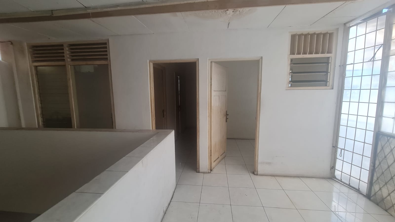 Rumah Murah Hitung Tanah di Kebayoran Baru. Dekat SCBD. Area Tenang, Strategis