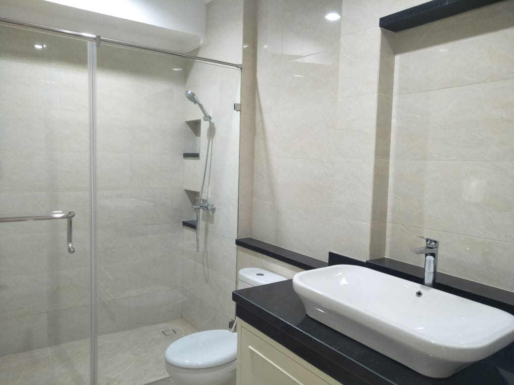 Rumah Baru di Kebayoran Baru Jakarta Selatan. Jalan Lebar, Tenang, Langka