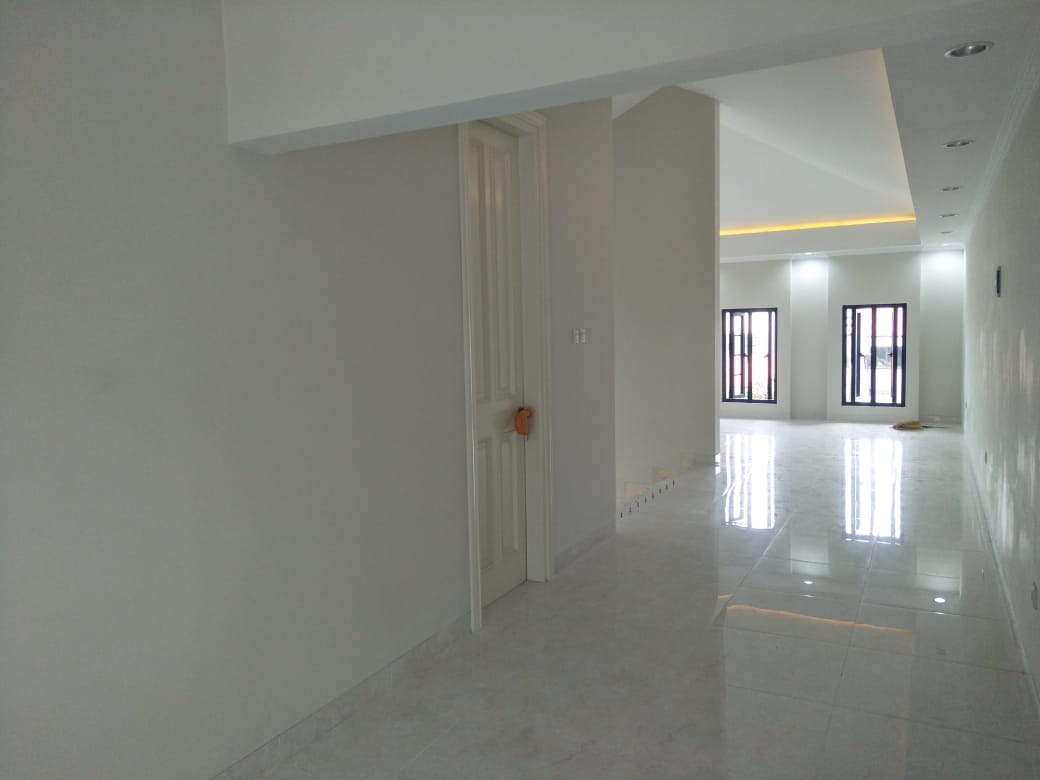 Rumah Baru di Kebayoran Baru Jakarta Selatan. Jalan Lebar, Tenang, Langka