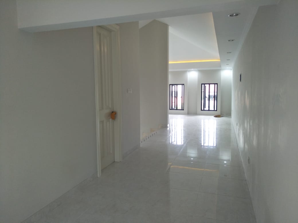 Rumah Baru di Kebayoran Baru Jakarta Selatan. Jalan Lebar, Tenang, Langka