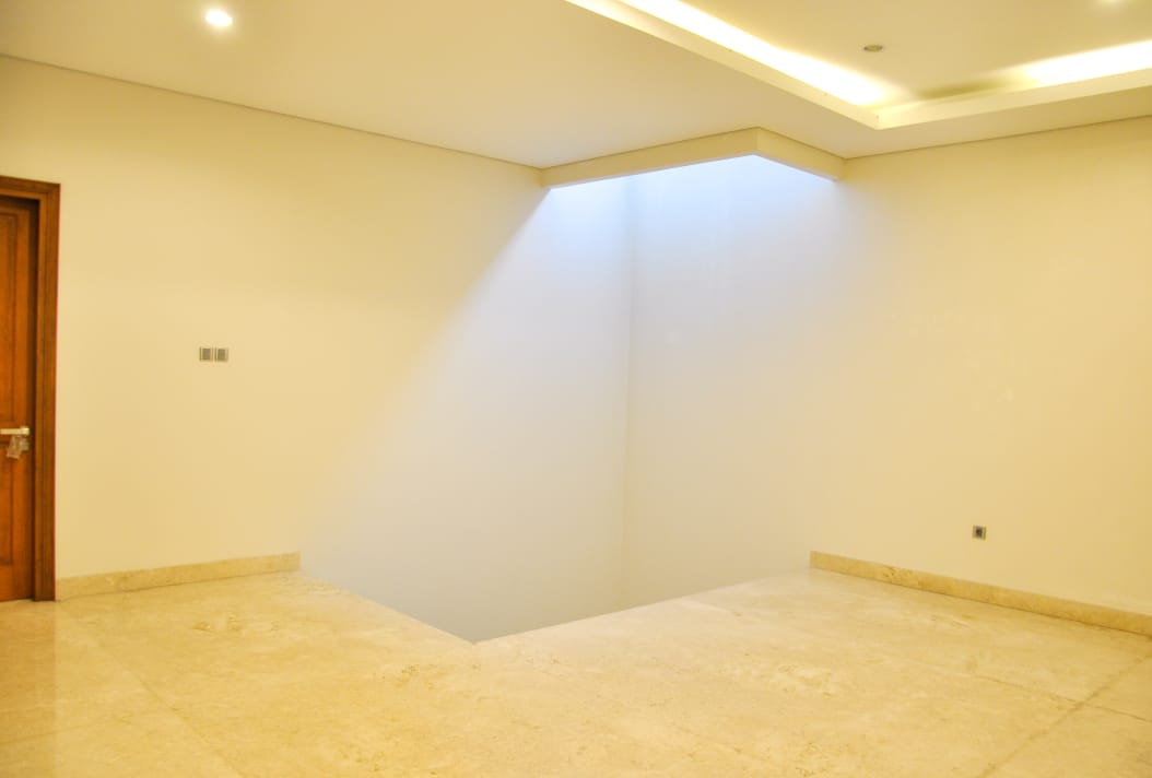 Rumah Siap Huni Di Area Kebayoran Baru, Dekat Gandaria City, Blok M, Akses Mudah