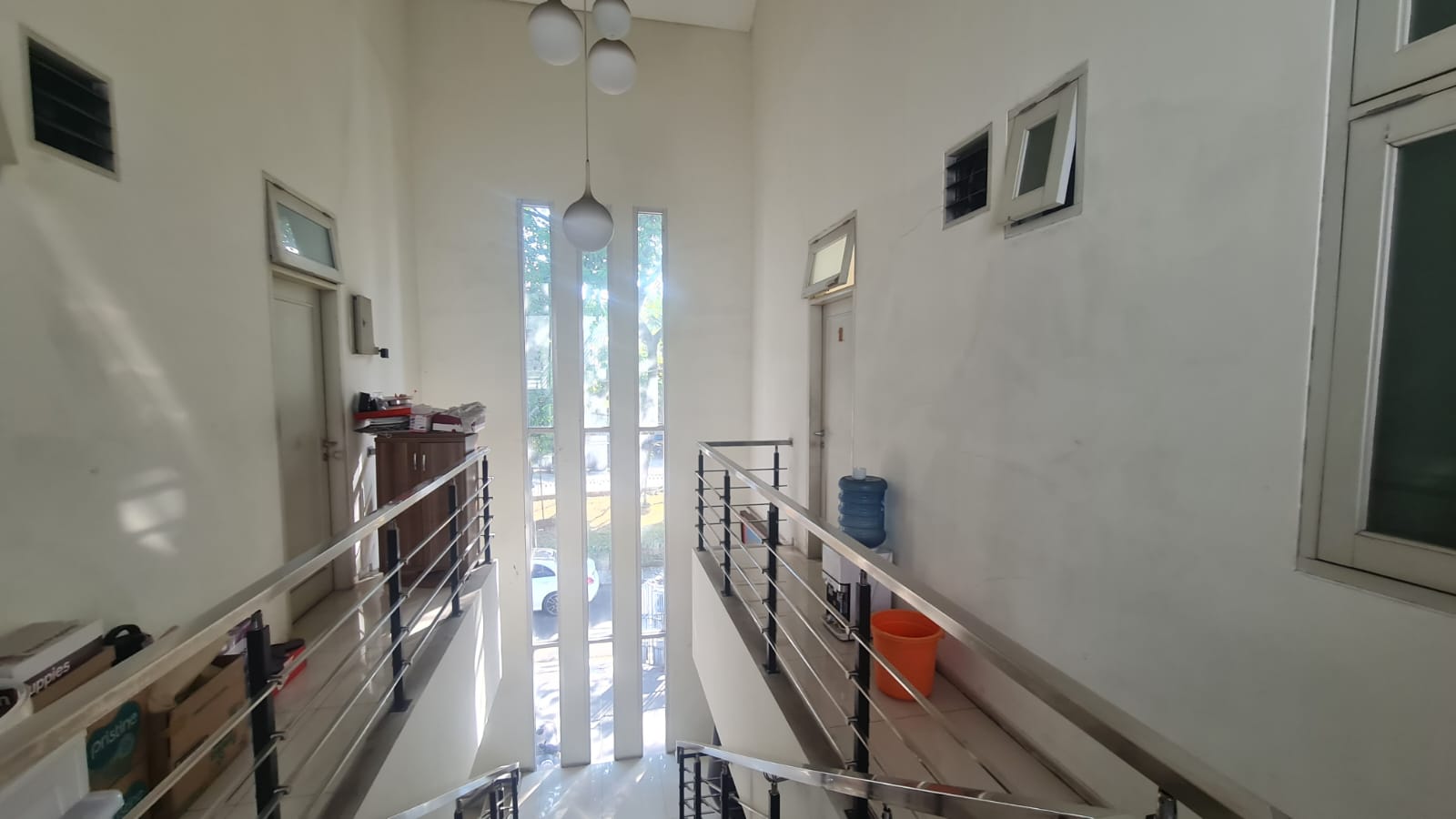 Rumah di Kebayoran Baru, 10 Kamar Tidur, Depan Taman Jalan Lebar, Langka