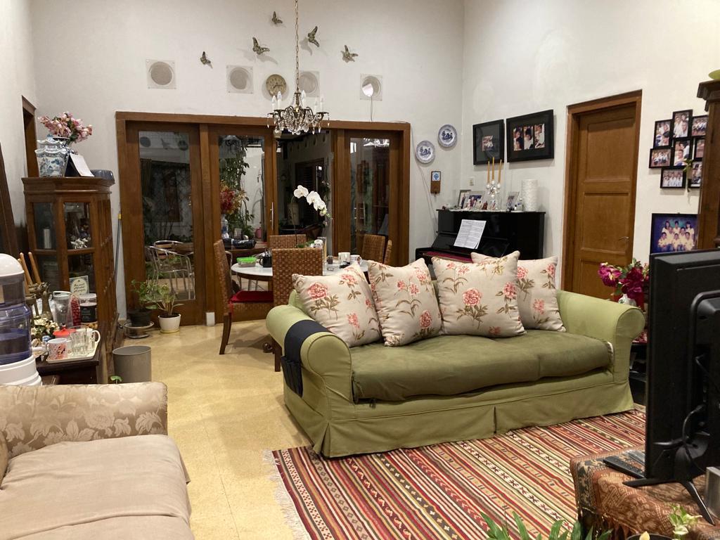 Rumah Cocok Kantor, Usaha, Parkir Banyak. Dekat Kemang, Wijaya, Blok M