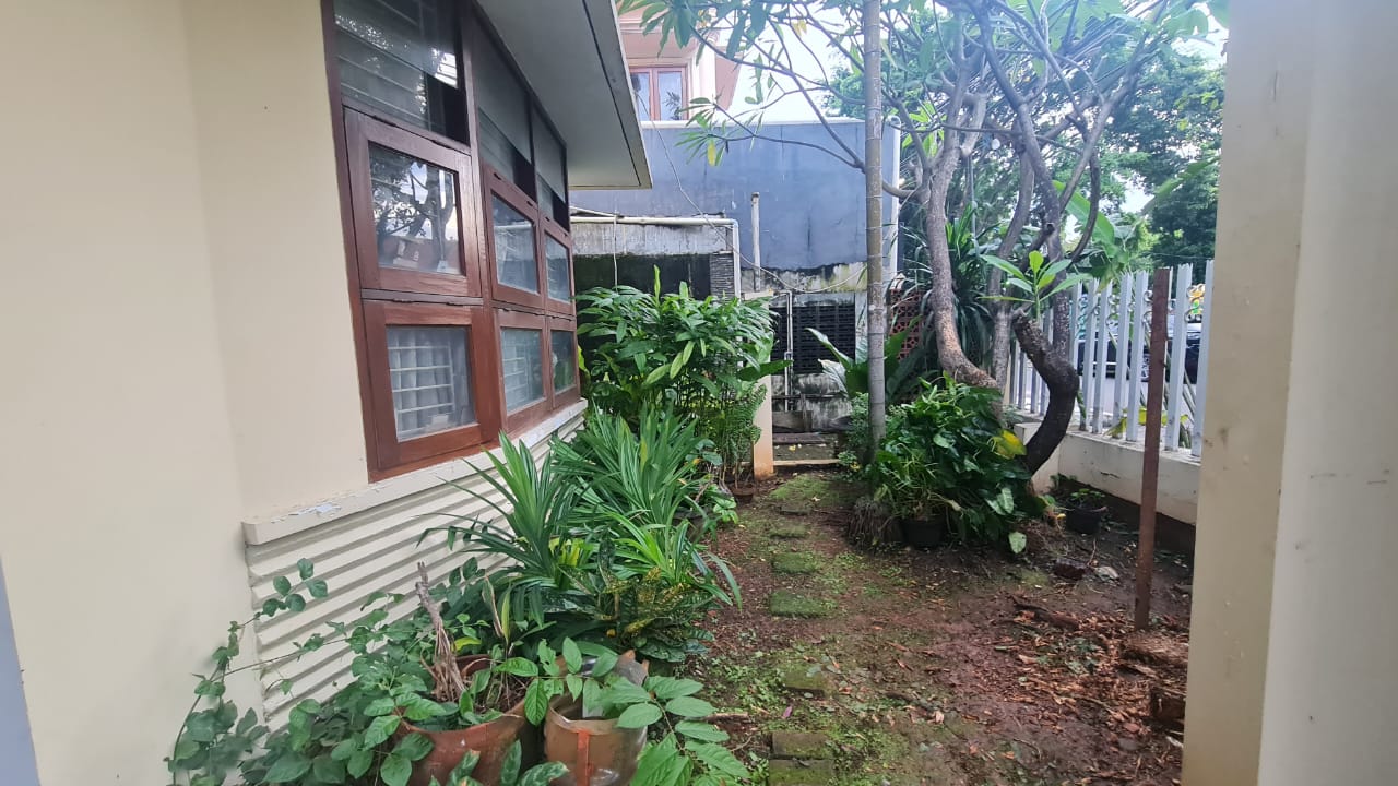 Rumah Berikut Kost 10 Kt, Ada Rumah Induk, Jalan Lebar Dan Langka Area Kebayoran Baru