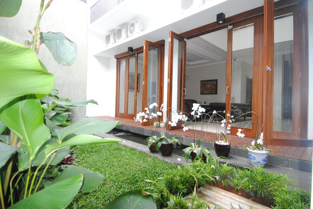 Rumah Modern Tropis minimalis seperti Brandnew Lokasi Strategis