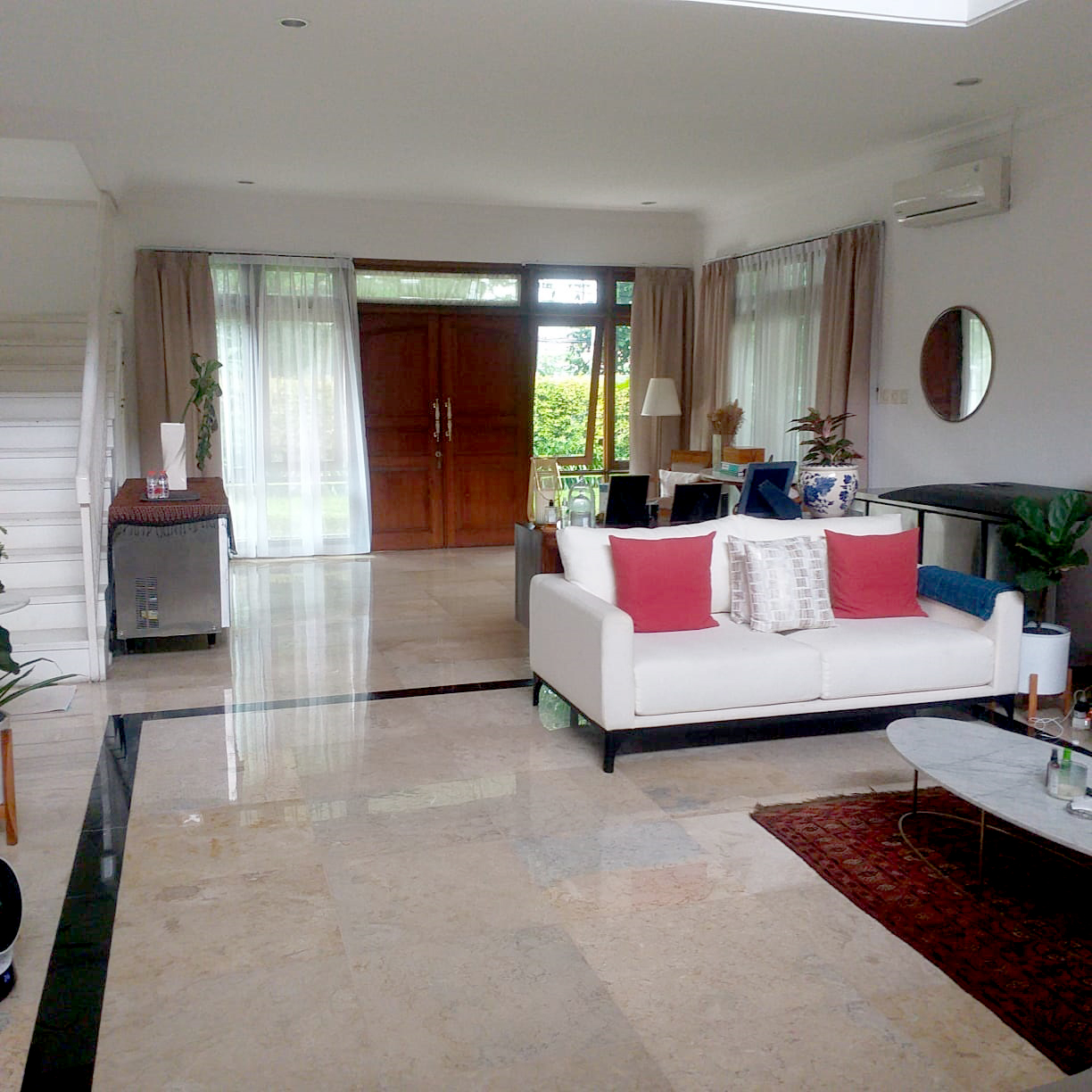 Rumah Dijual di Kebayoran Baru, Dekat Wijaya, Wolter Monginsidi, Ciasem Cibitung jalan lebar dan tenang , langka sekali 