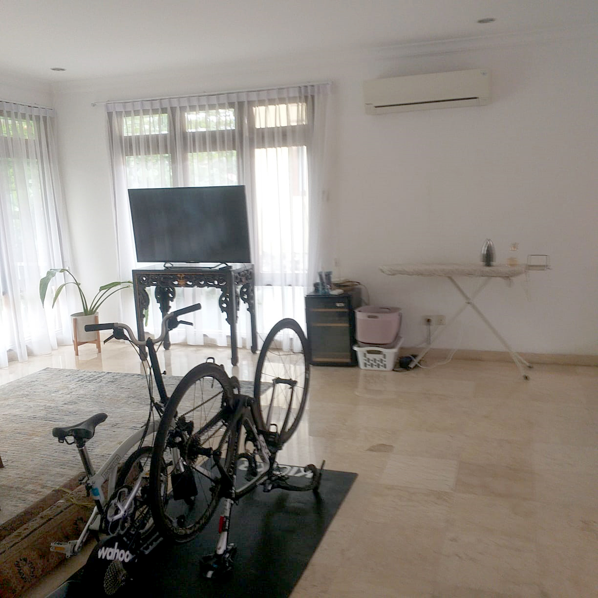 Rumah Dijual di Kebayoran Baru, Dekat Wijaya, Wolter Monginsidi, Ciasem Cibitung jalan lebar dan tenang , langka sekali 