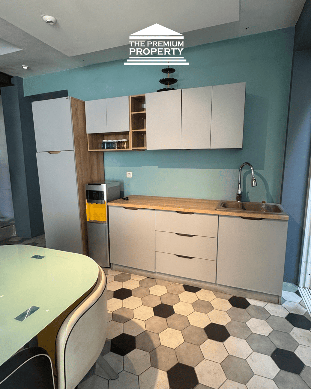 Rumah Siap Huni, 3 Lantai, Cocok Kantor, Lokasi Strategis Dekat Senayan