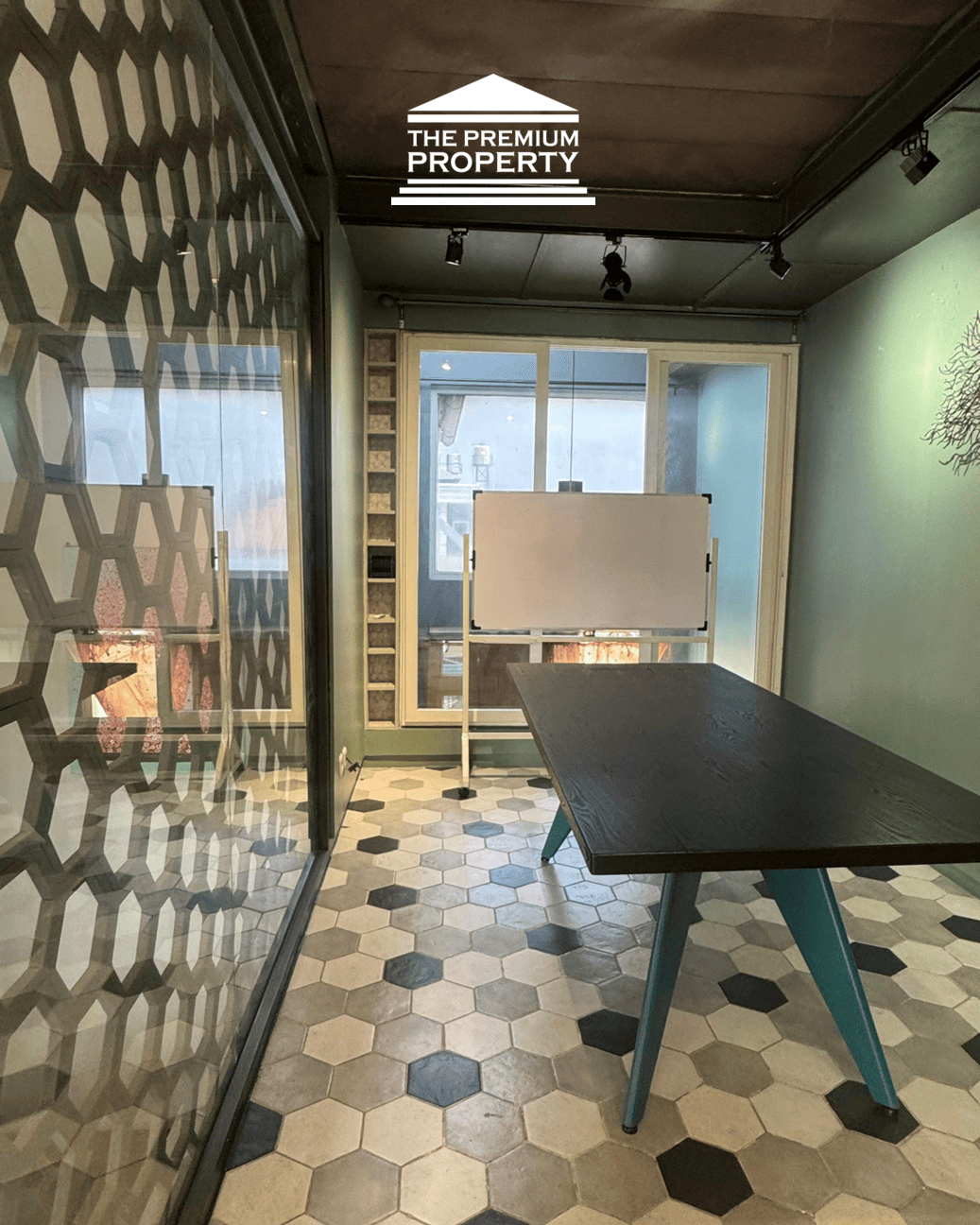 Rumah Siap Huni, 3 Lantai, Cocok Kantor, Lokasi Strategis Dekat Senayan