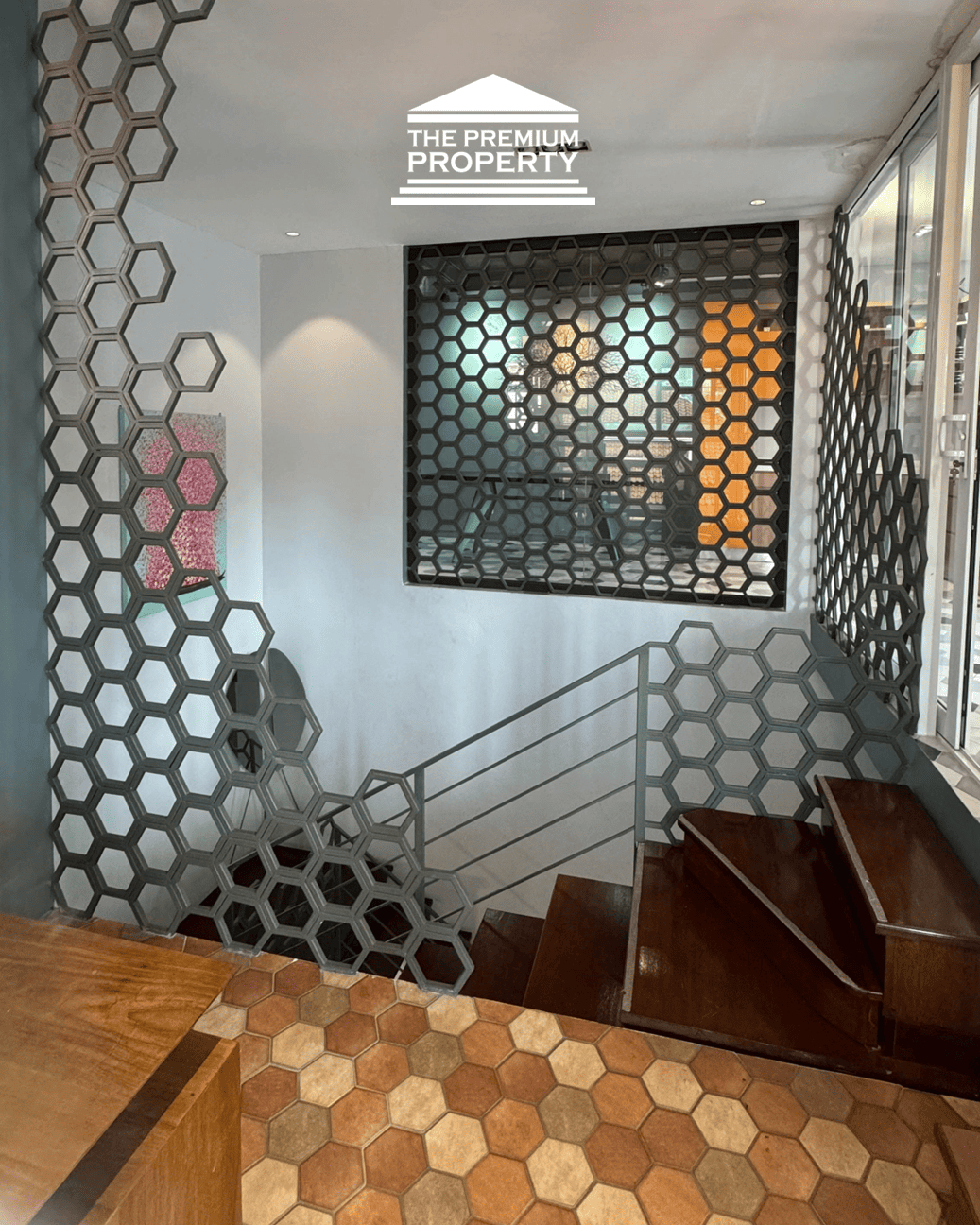 Rumah Siap Huni, 3 Lantai, Cocok Kantor, Lokasi Strategis Dekat Senayan