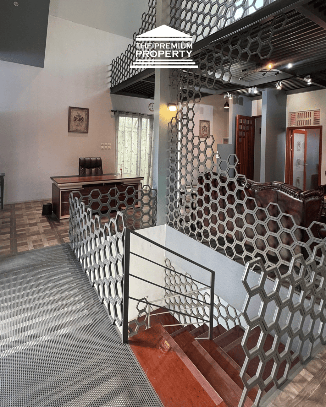 Rumah Siap Huni, 3 Lantai, Cocok Kantor, Lokasi Strategis Dekat Senayan