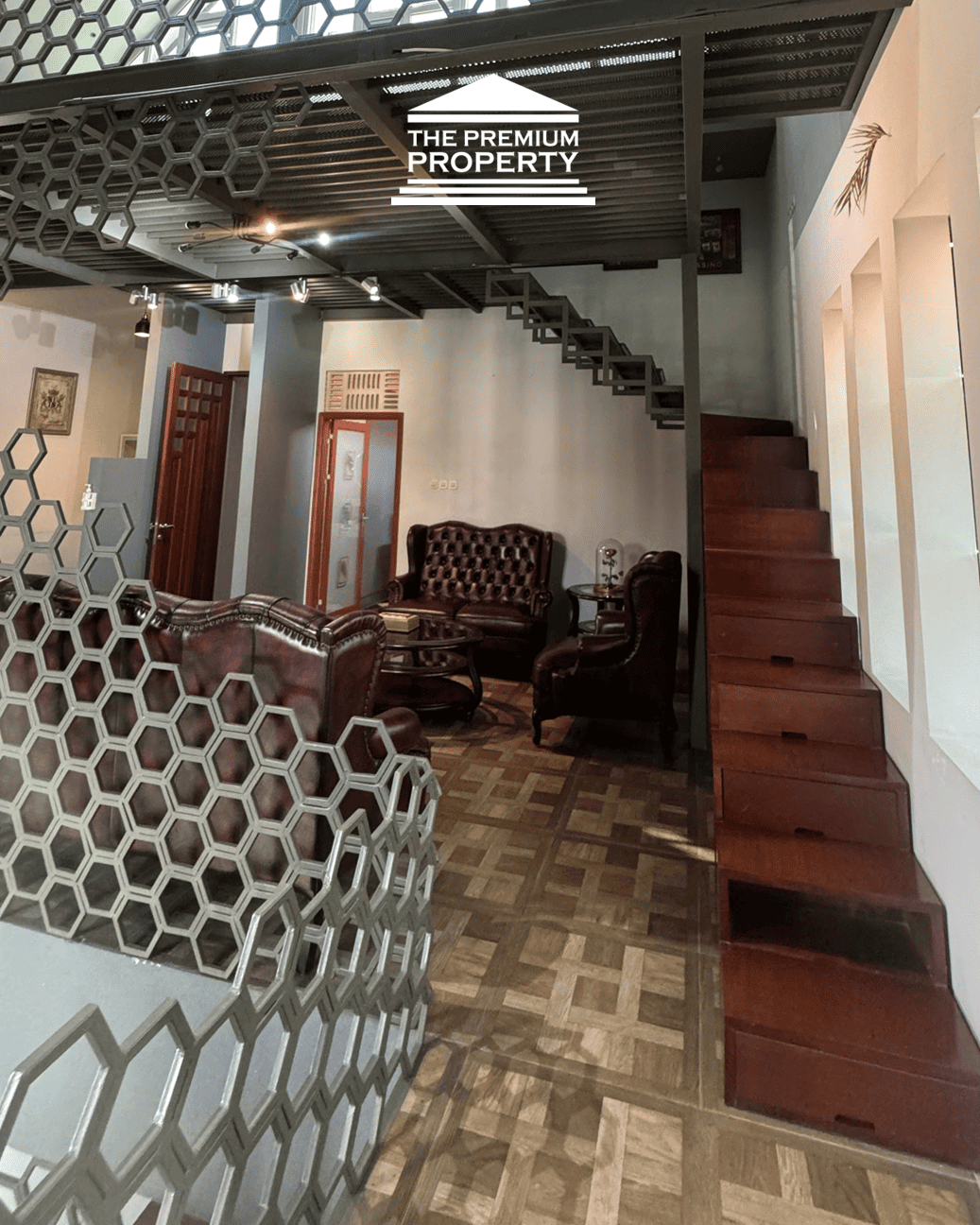 Rumah Siap Huni, 3 Lantai, Cocok Kantor, Lokasi Strategis Dekat Senayan