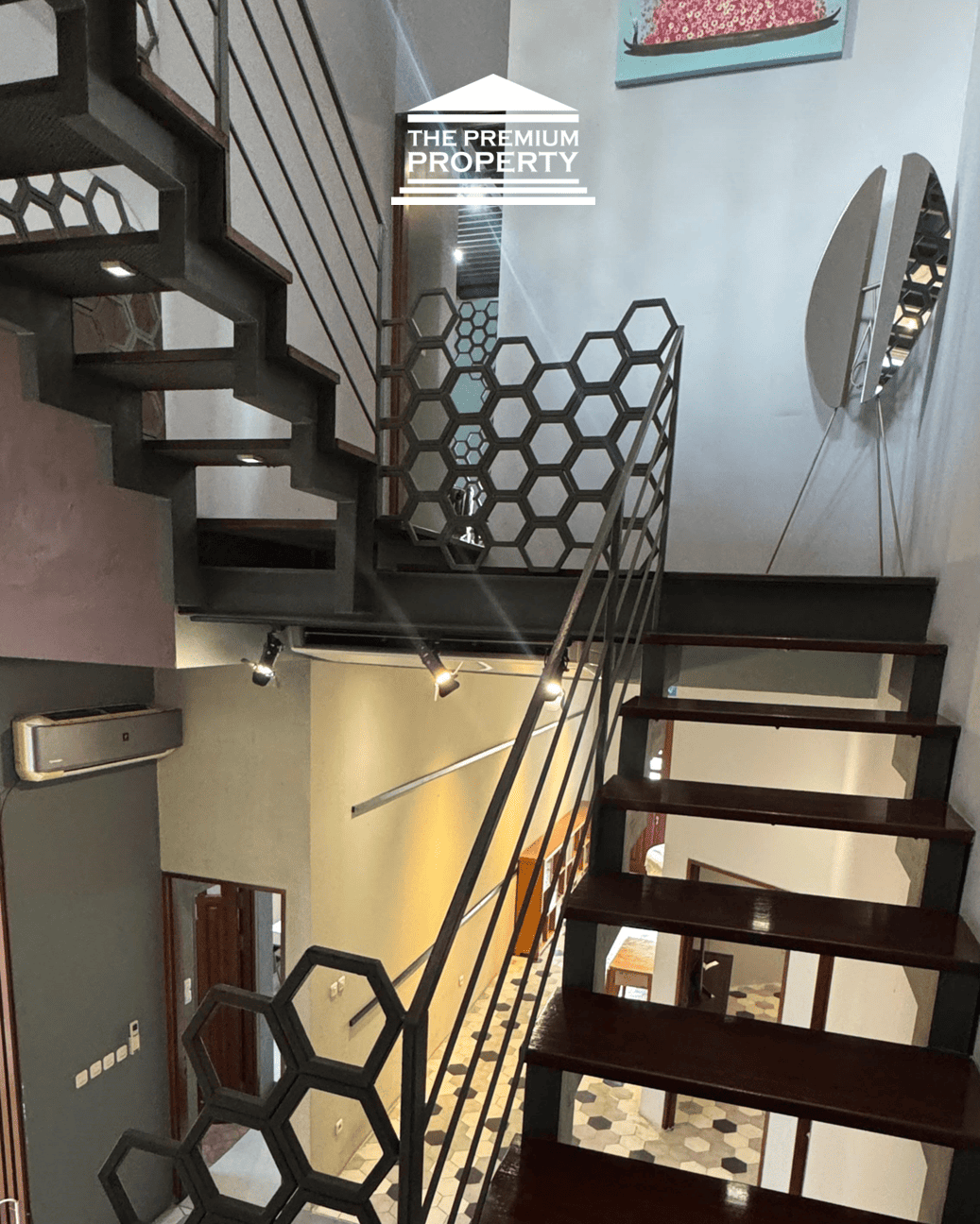 Rumah Siap Huni, 3 Lantai, Cocok Kantor, Lokasi Strategis Dekat Senayan