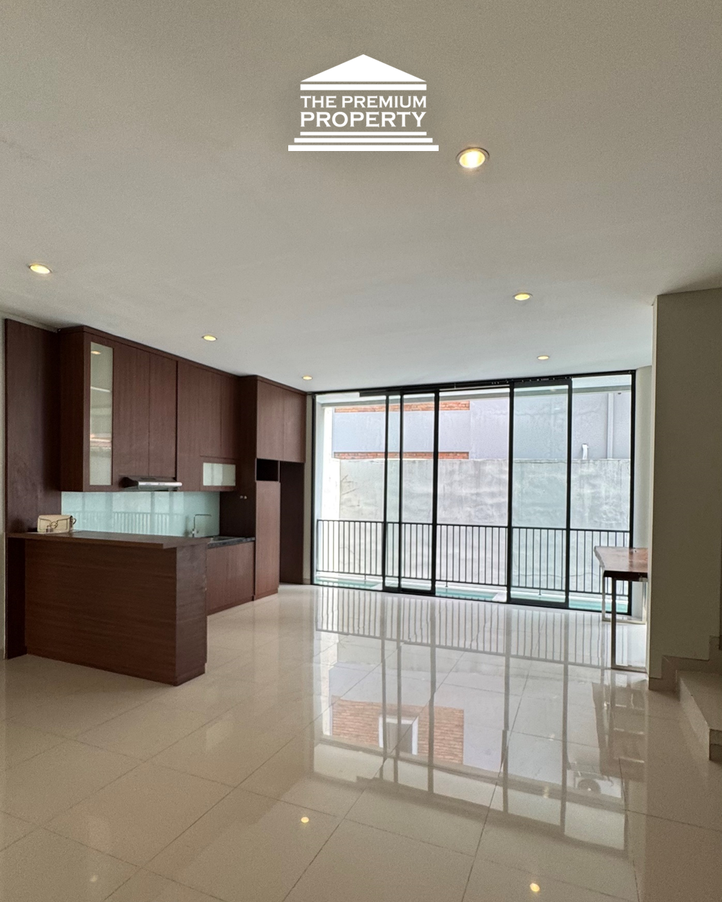 Siap Huni Dalam Komplek, Akses Mudah ke Gatot Subroto