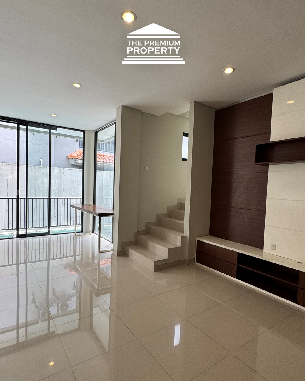 Siap Huni Dalam Komplek, Akses Mudah ke Gatot Subroto