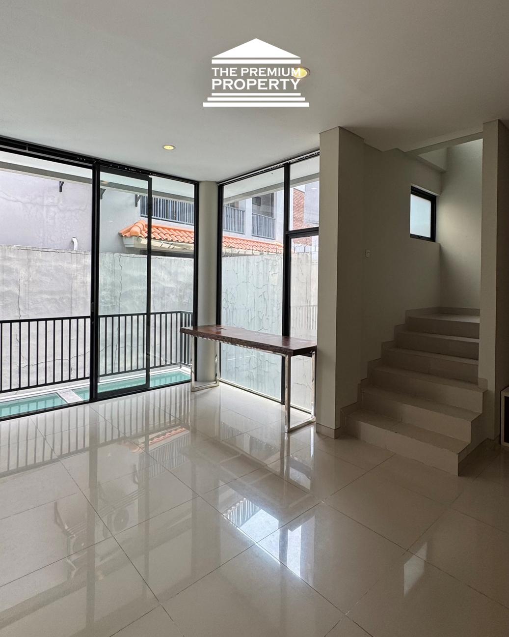 Siap Huni Dalam Komplek, Akses Mudah ke Gatot Subroto