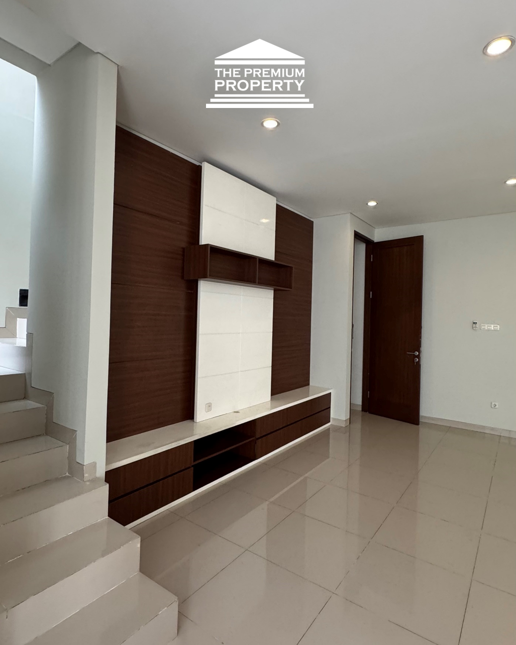 Siap Huni Dalam Komplek, Akses Mudah ke Gatot Subroto