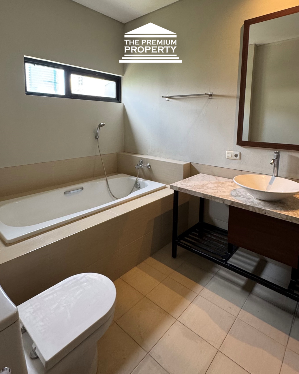 Siap Huni Dalam Komplek, Akses Mudah ke Gatot Subroto