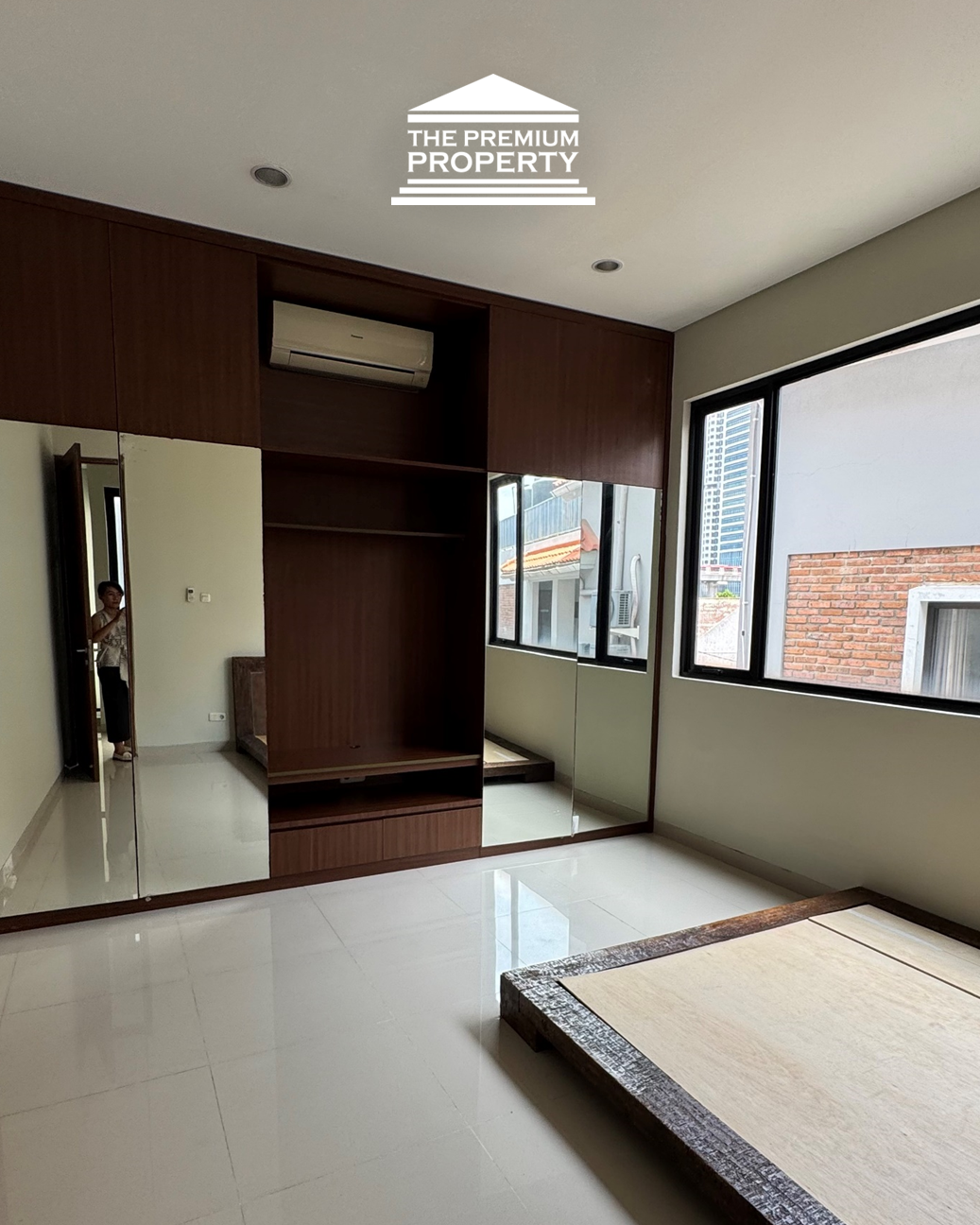 Siap Huni Dalam Komplek, Akses Mudah ke Gatot Subroto