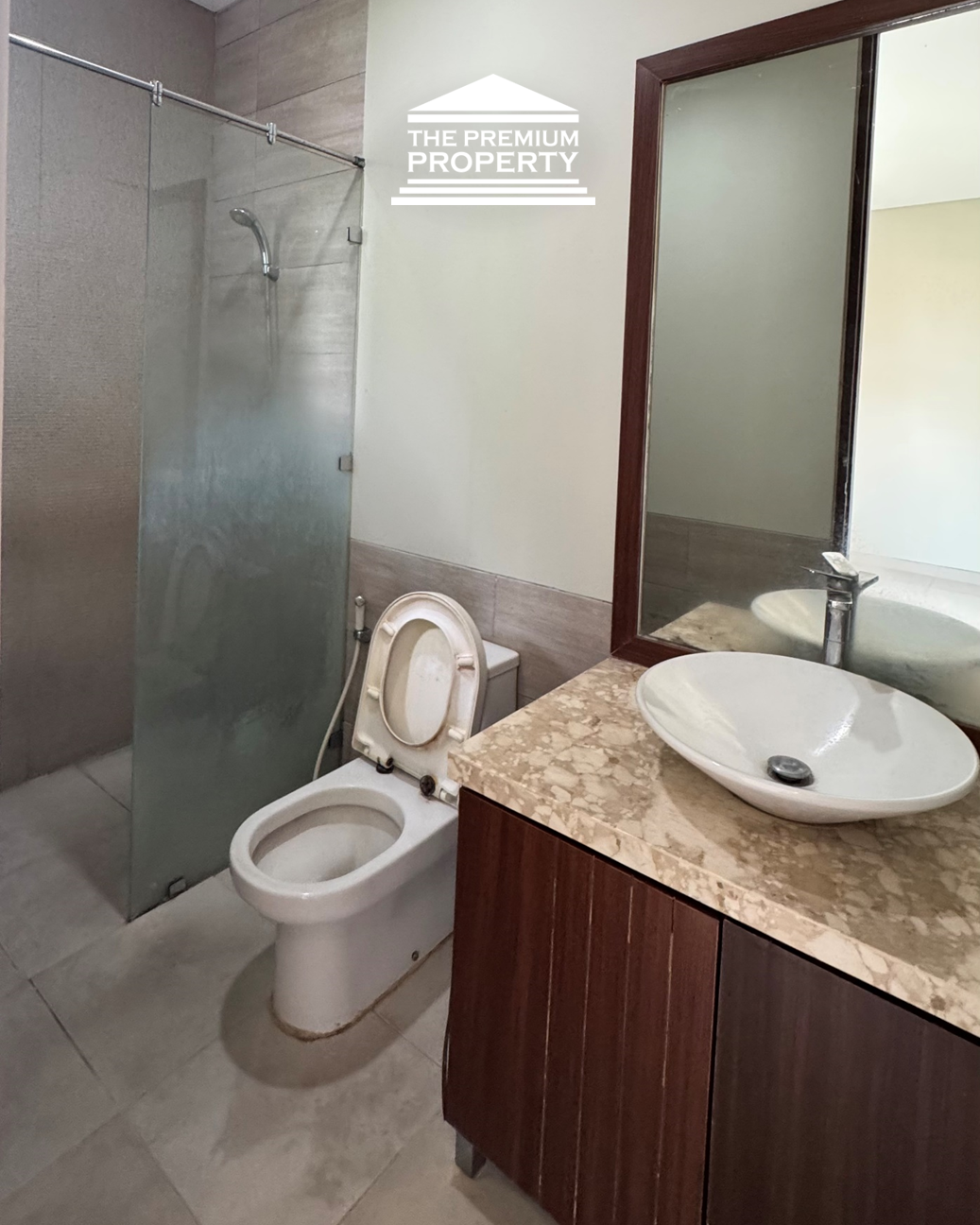 Siap Huni Dalam Komplek, Akses Mudah ke Gatot Subroto